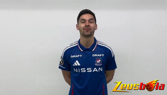 Sandy Walsh Pilih Yokohama F. Marinos