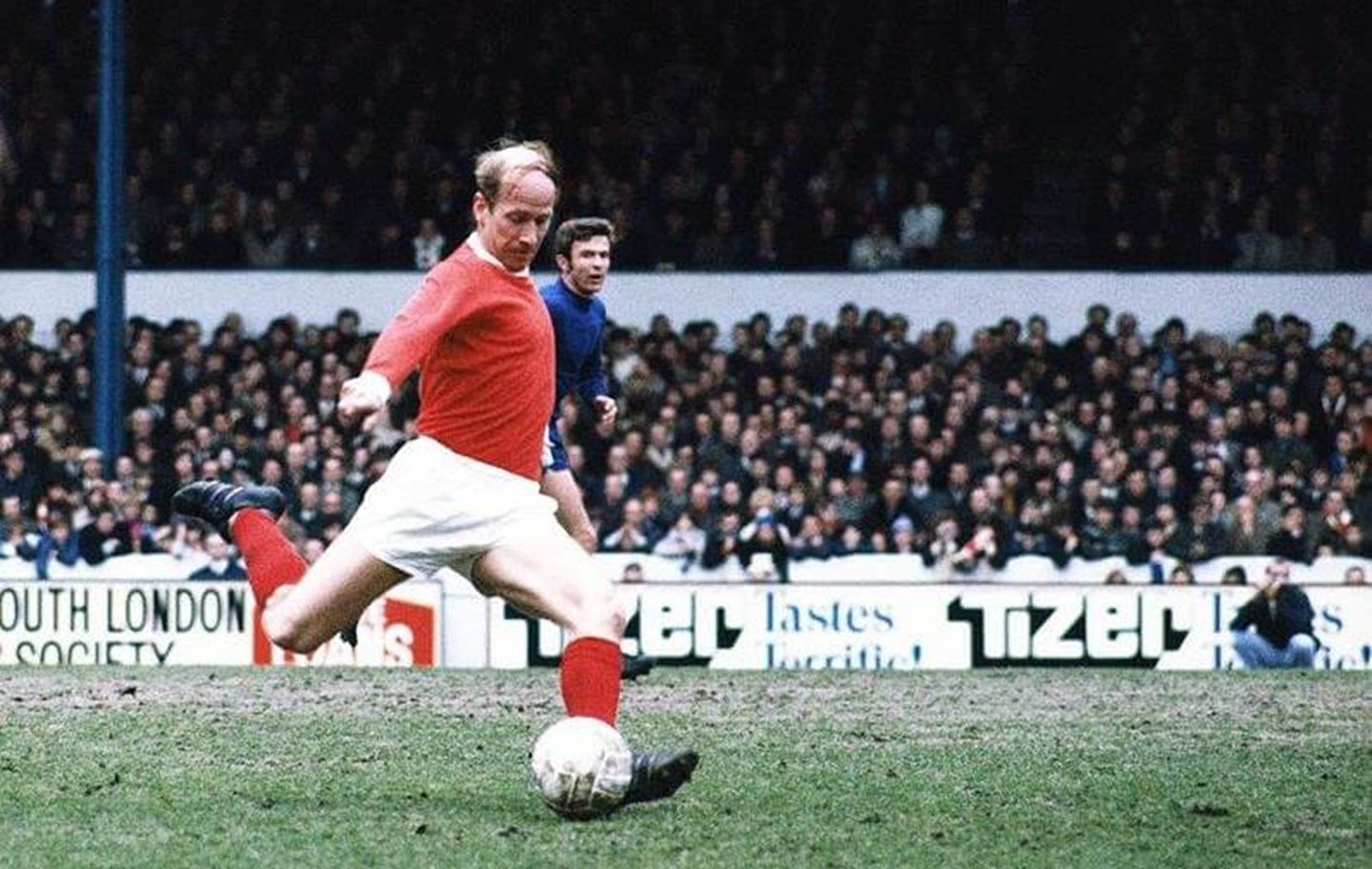 Sir Bobby Charlton Legenda Setan Merah yang Menginspirasi Dunia